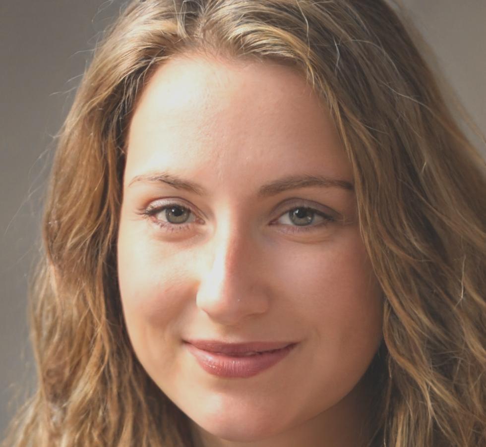 Elena Hoffmann, Finanzberaterin